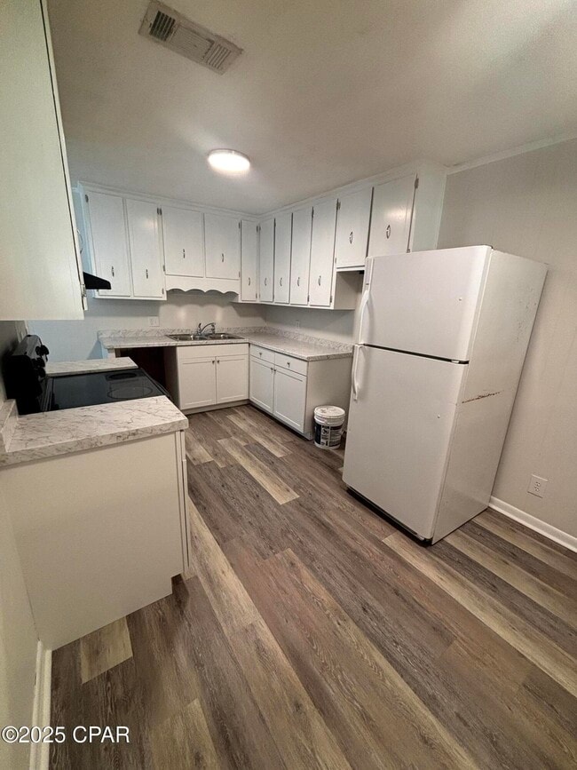 Building Photo - 3903 W 22nd St