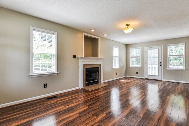 Foto del edificio - 120 Nightshade Ln