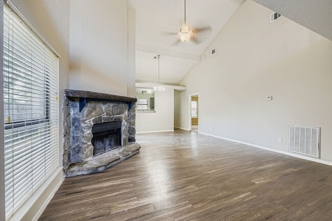 Building Photo - 1322 Jasmine Dr