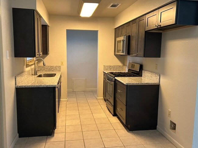 Foto del edificio - Lots of NEW