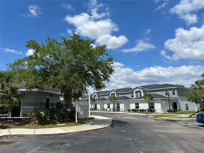 Building Photo - 2031 Claudia Ln