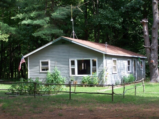 Building Photo - 9516 Dwight Rd