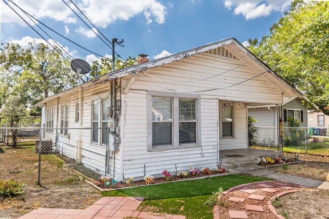 Foto del edificio - 226 W Harding Blvd