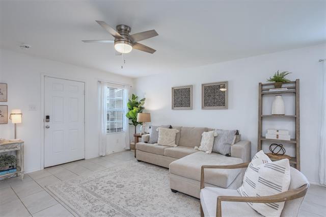 Foto del edificio - 6104 Darkstar Dr