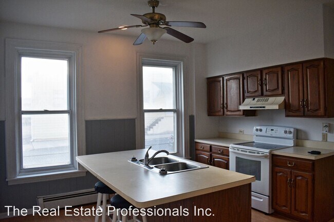 Building Photo - 4 br, 1.5 bath House - 101 E. Race Street