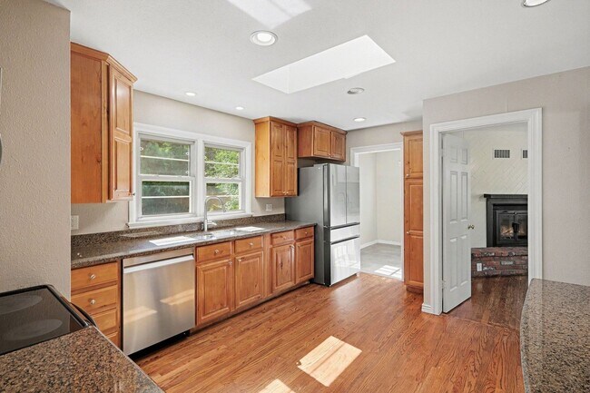 Building Photo - Beautifully Updated 3-Bedroom Home in Southeast Denver