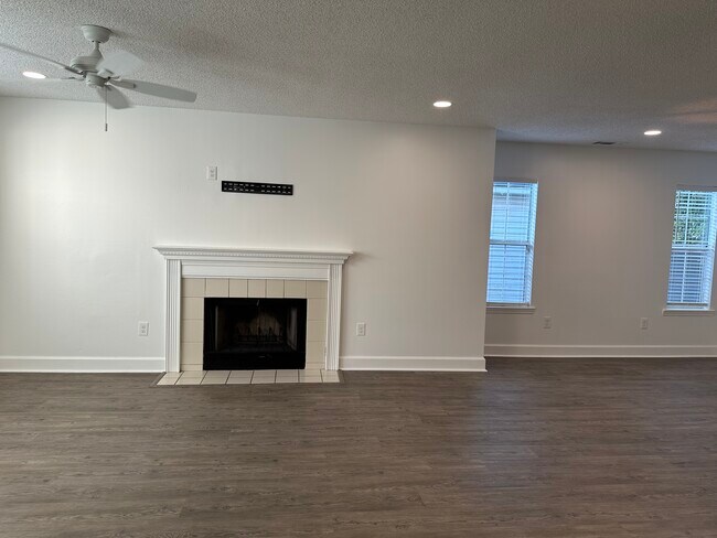 Foto del edificio - 8 Saint Ives Dr