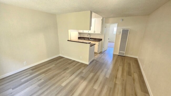 Building Photo - 6842 Fulton Ave