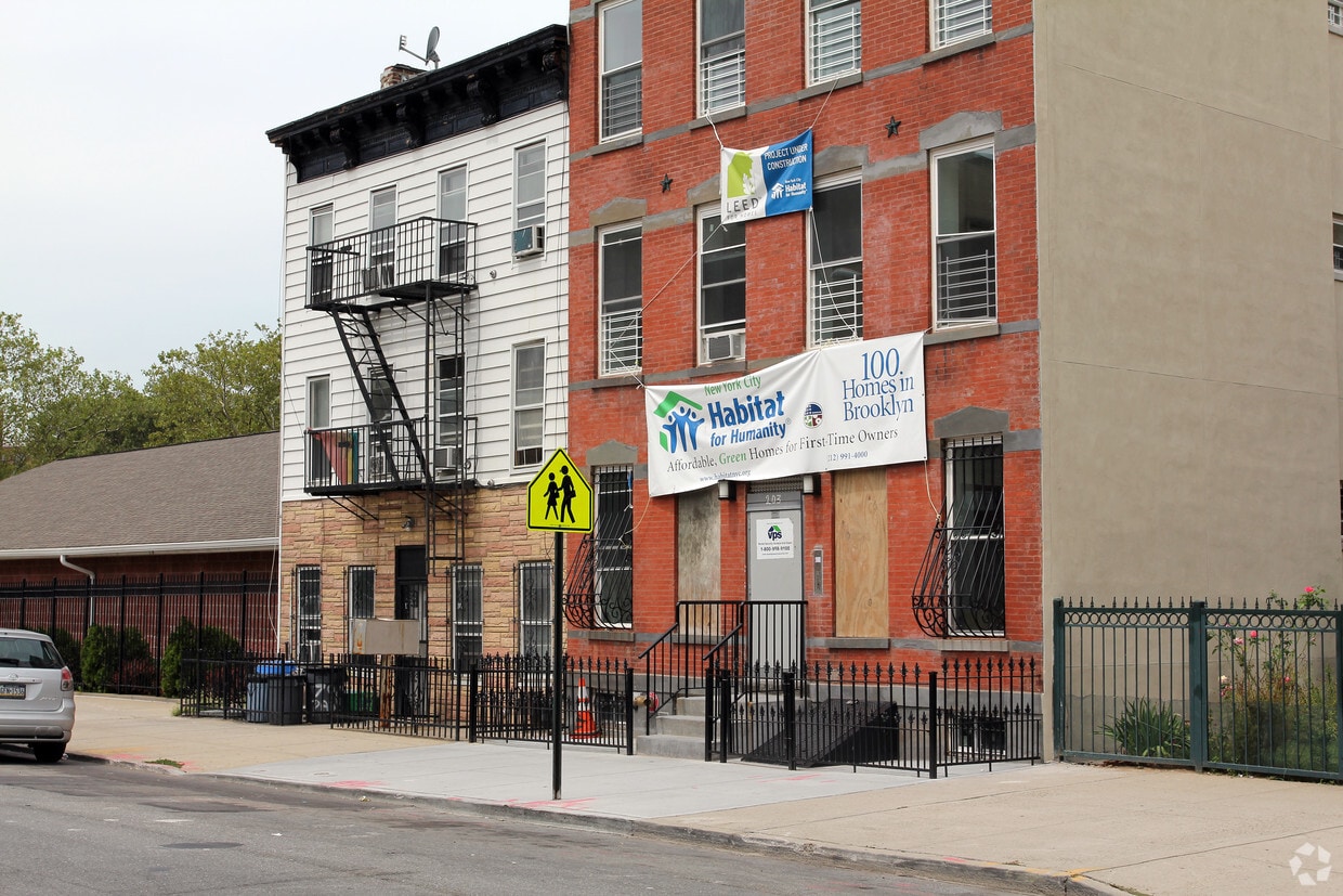 Building Photo - 203 Marion St