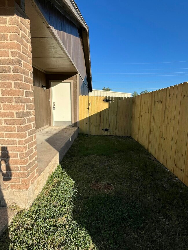 Foto del edificio - 909 Betsy Ross Dr