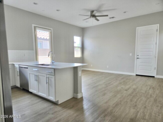 Foto del edificio - 2568 E King Bird Dr