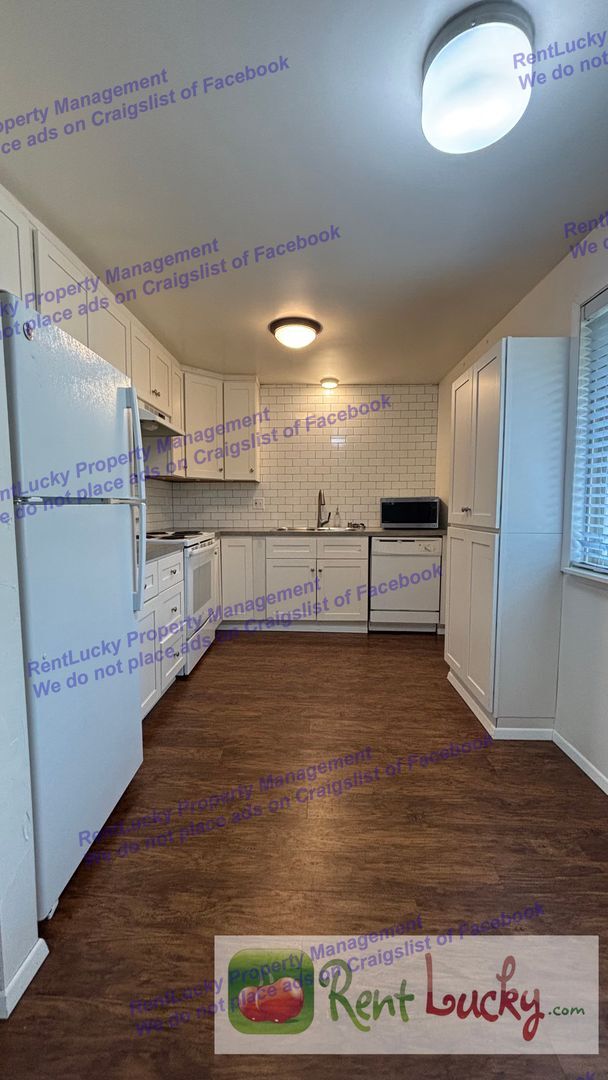 Building Photo - NE Tacoma, Quiet 3 Bed, 2 Bath Rambler - S...