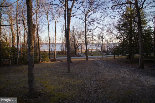 Building Photo - 5944 River Dr