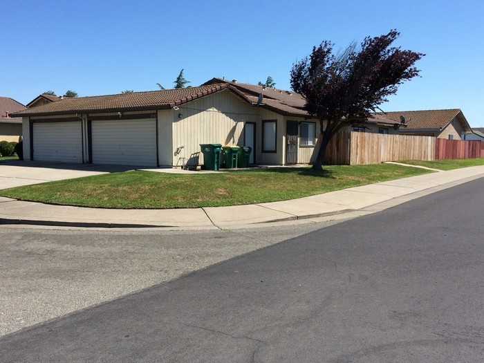 Primary Photo - Stockton 3 Bedroom 2 Bath Duplex