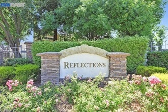 Building Photo - 150 Reflections Dr