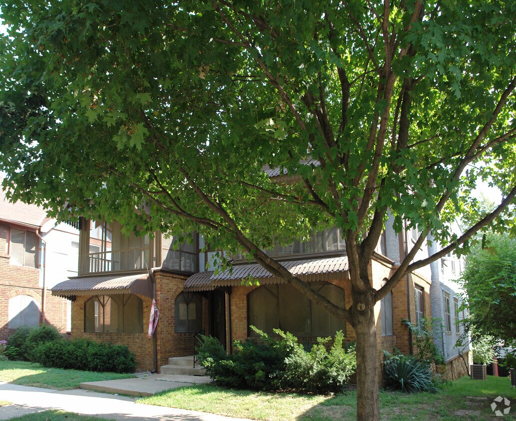 Building Photo - Brown Gables No 9