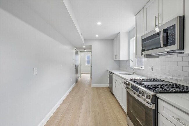 Building Photo - 617 S 8th St