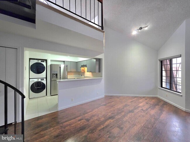 Foto del edificio - 6017 Curtier Dr