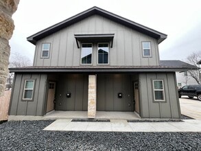 Building Photo - 810 S Walters St