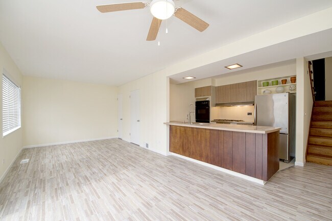 Building Photo - 624 Carriage Hill Dr