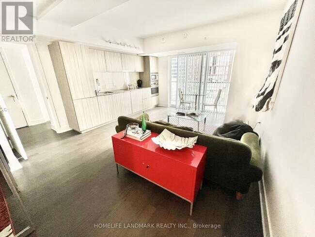 Building Photo - 955 Bay St.