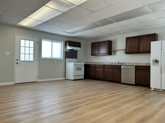 Building Photo - 401 N Norma St
