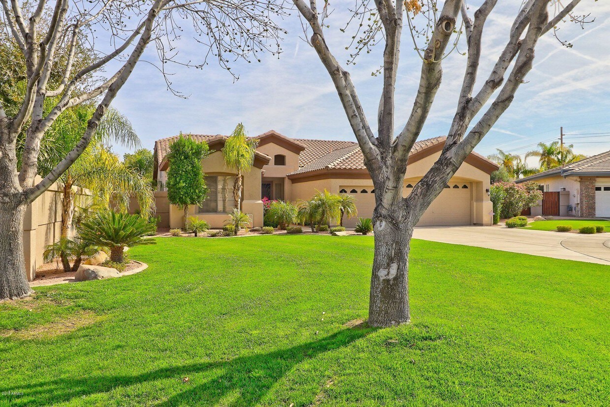 Foto principal - 8125 S Stephanie Ln