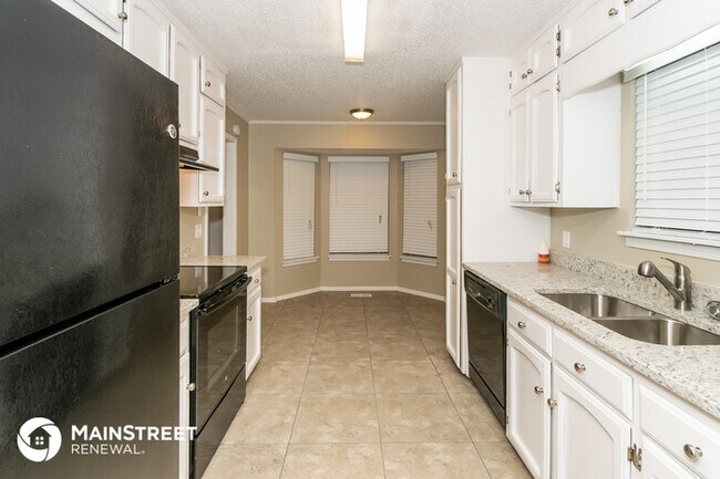 Building Photo - 28 Moonglow Dr