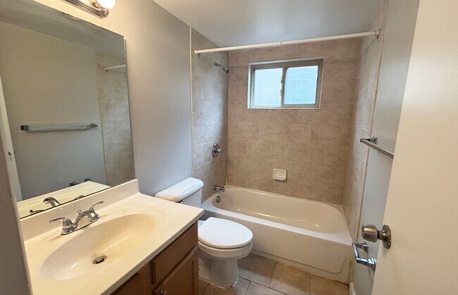 Foto del edificio - 545 Lowell Ave