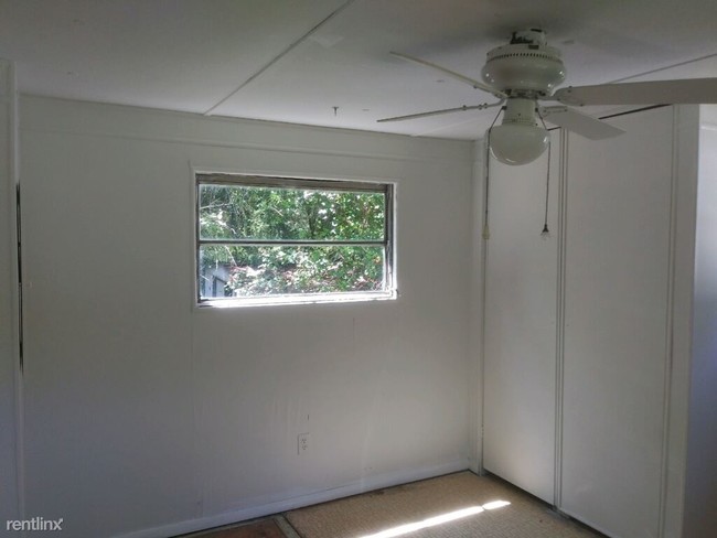 Building Photo - 2 br, 1 bath Mobile Home - 22170 NE 107th Ct