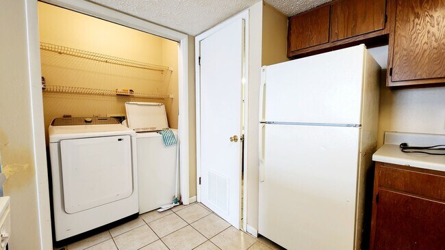 Building Photo - Nice 1 Bed / 1 Bath just 5 minutes away fr...