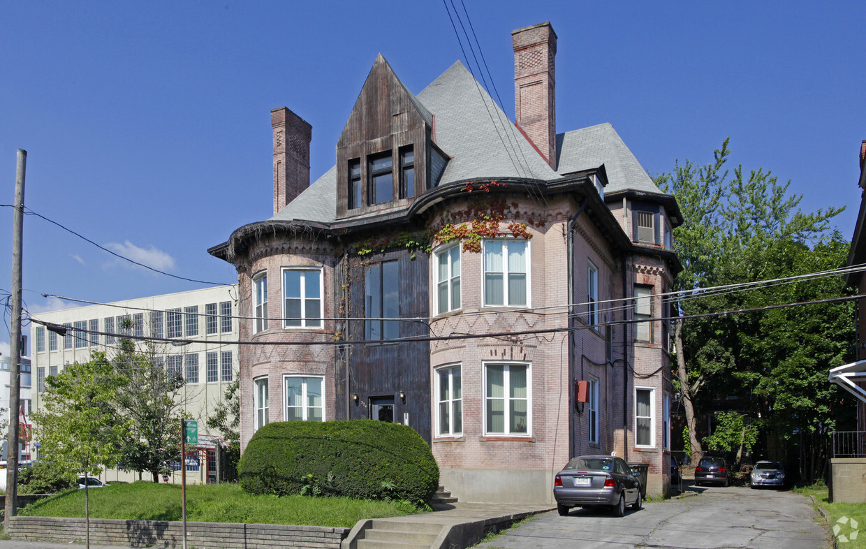 Primary Photo - 374 S Negley Ave