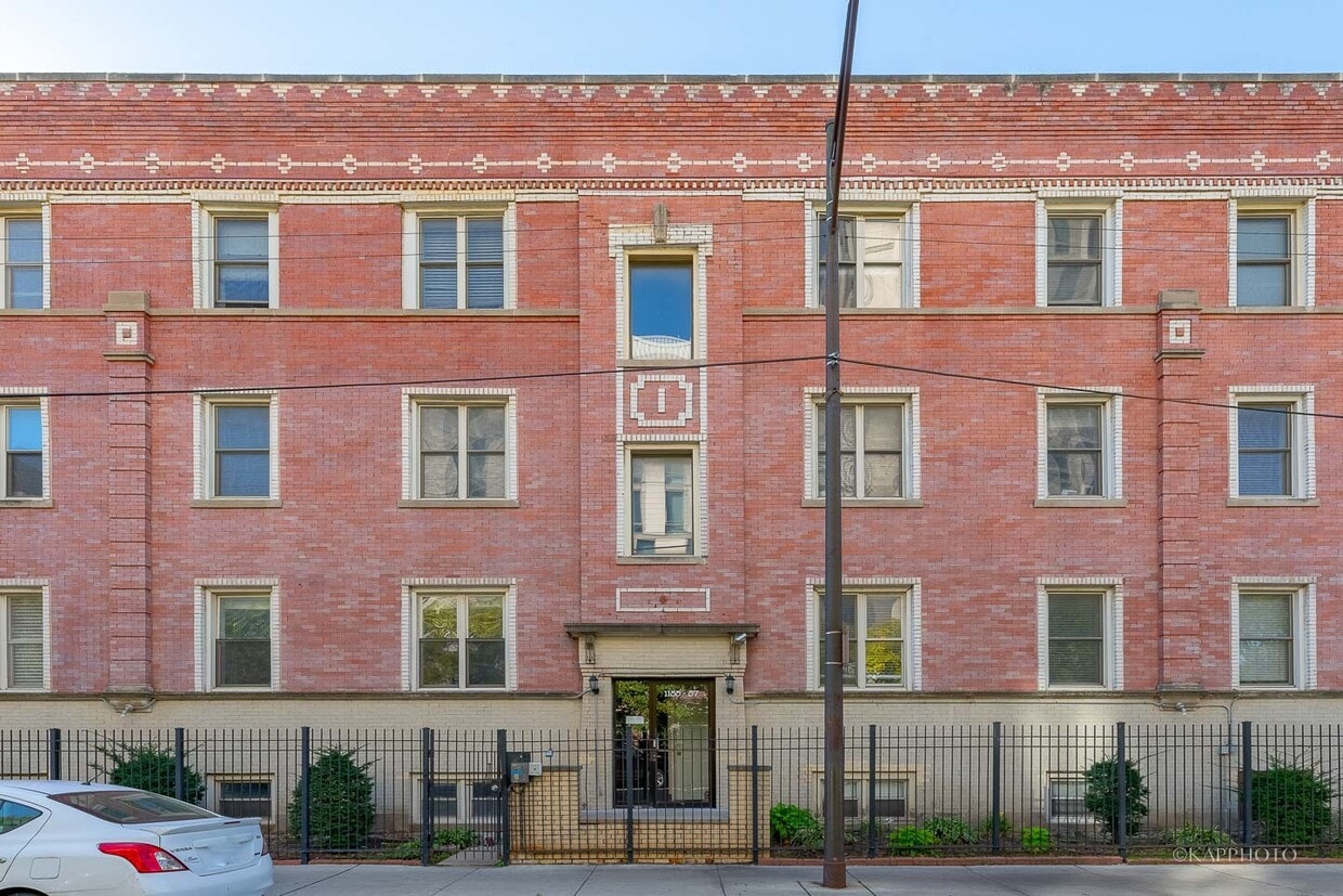 Primary Photo - 1157 E 61st St