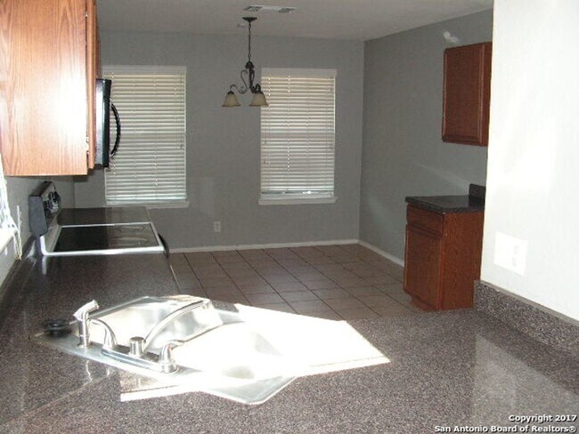 Foto del edificio - NEW ON MARKET