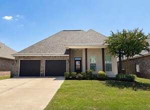 Building Photo - 915 Hackberry Dr