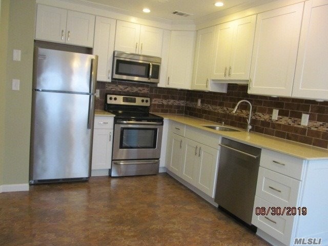 Building Photo - 10 Whalers Cove Dr