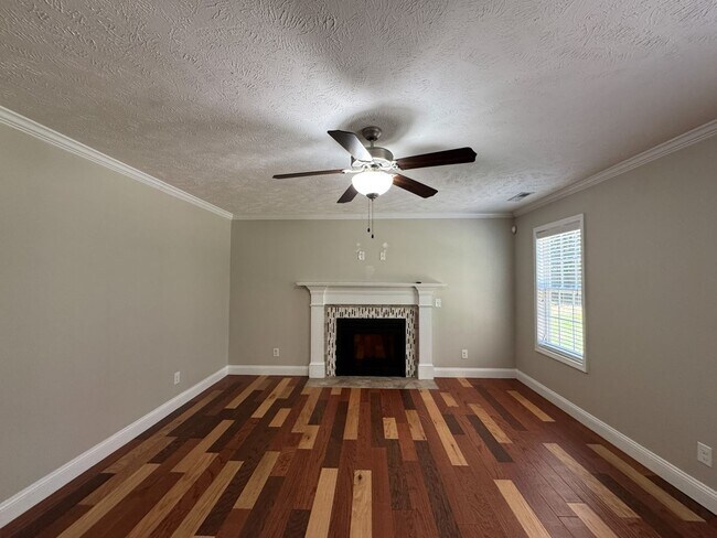 Foto del edificio - Beautiful 4 Bed 2.5 Bath Home in Raeford