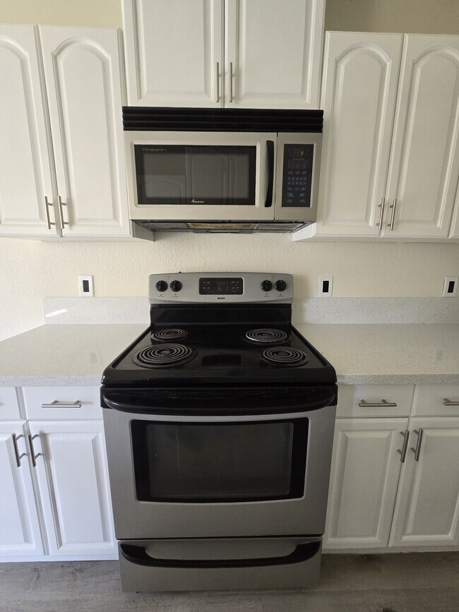 Foto del edificio - 300 Brookside Ln