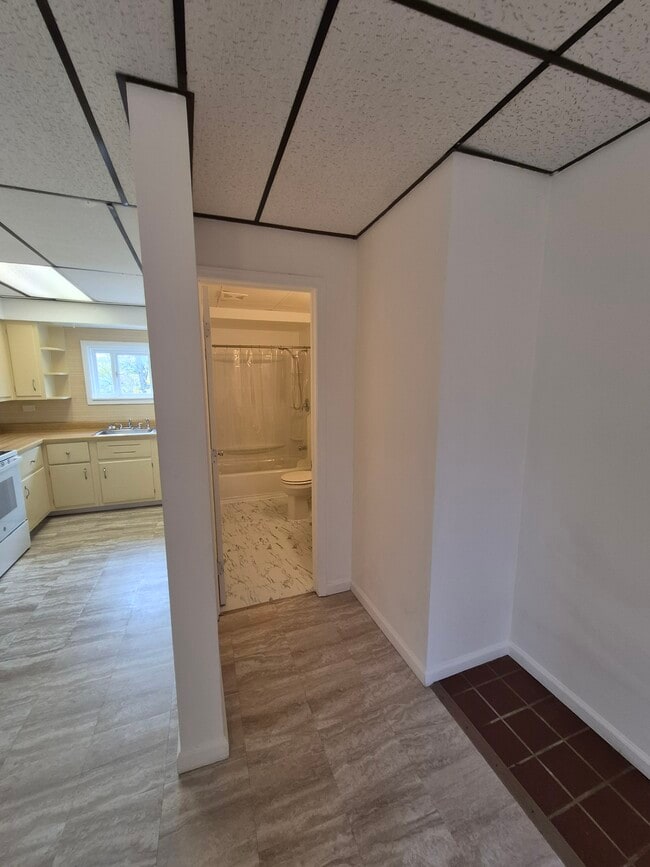 Kitchen and bathroom - 501 Beatty Rd