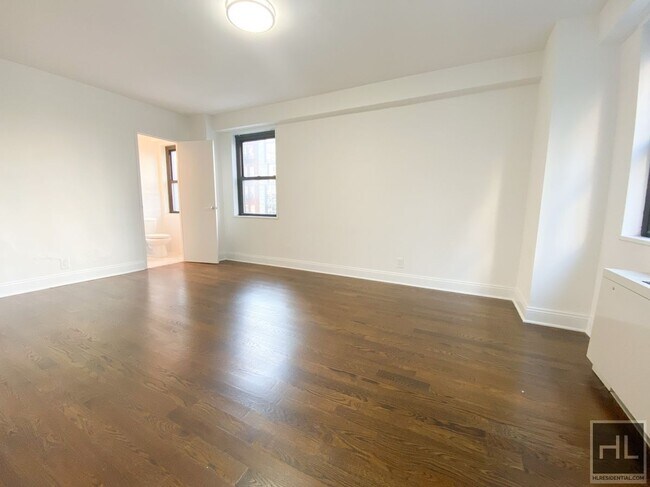 Building Photo - East 89 Street
