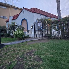 Building Photo - 831 1/4 N Formosa Ave