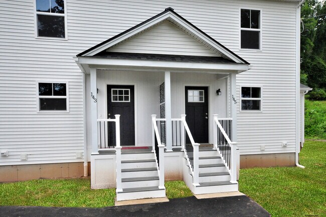 Building Photo - 143 N Main St