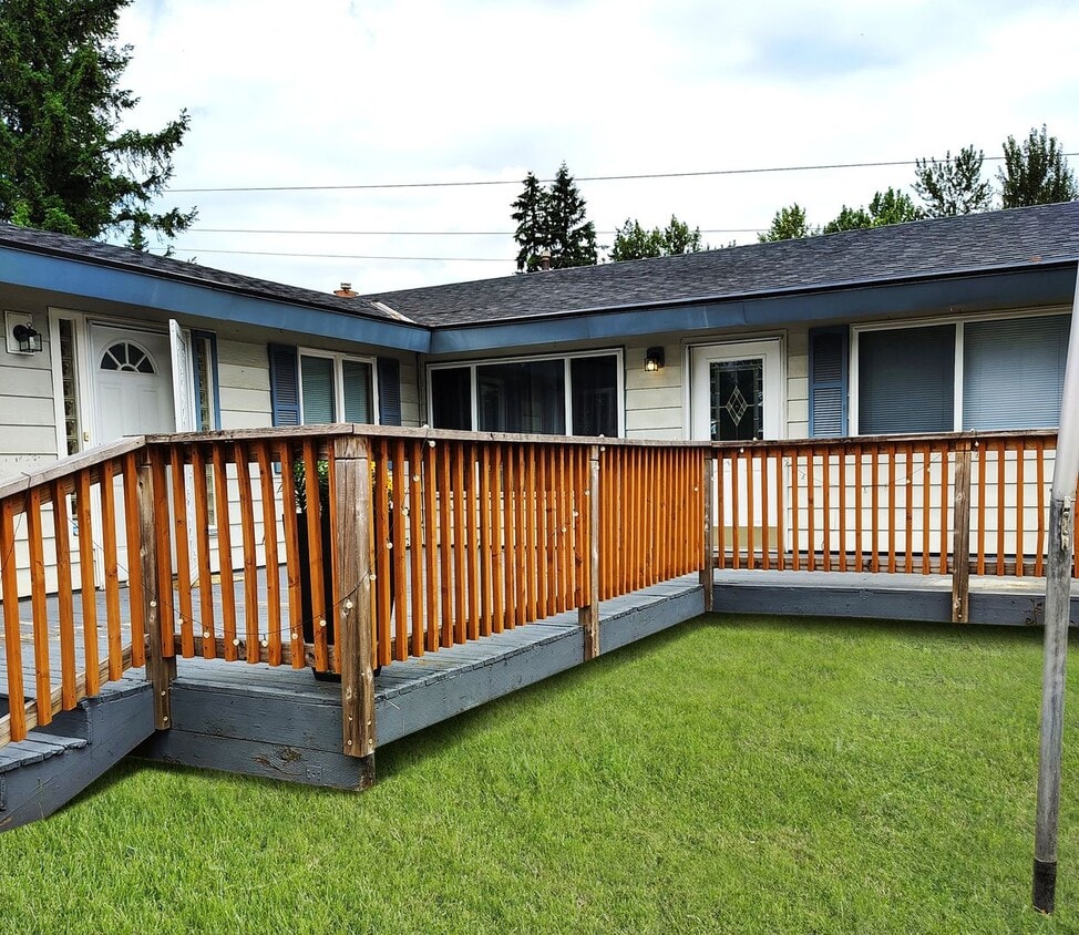 Primary Photo - ### KENT HOUSE/DUPLEX in friendly neighborhood ###