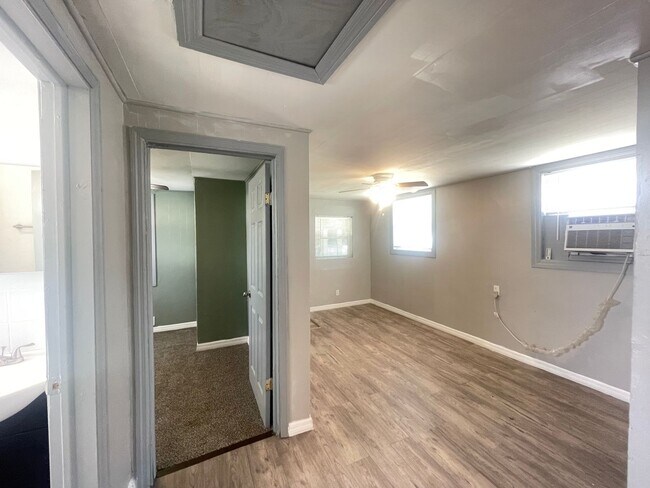 Building Photo - Charming 2-Bedroom Home in Apopka. Availab...