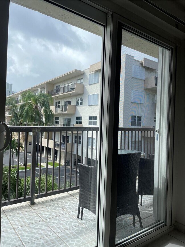 Foto del edificio - 201 180th Dr