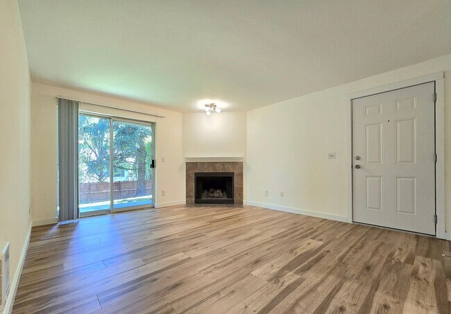 Building Photo - Lynnwood 3 Bed/2 Bath with Fireplace