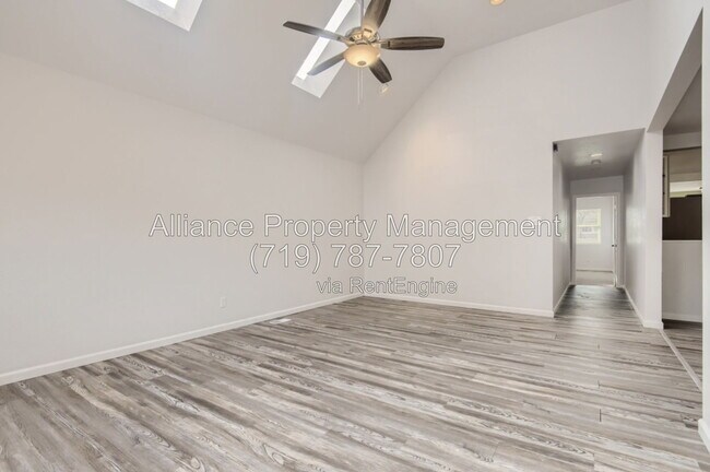 Foto del edificio - 806 Alexander Rd