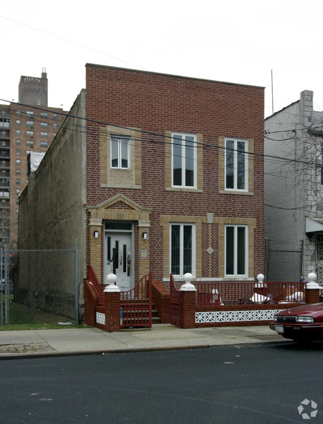 Foto principal - 621 Amboy St