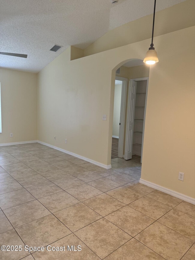 Foto del edificio - 949 Serenade St NW