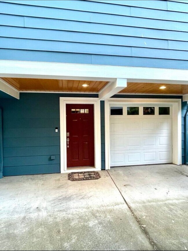 Building Photo - 850 NE 94th St